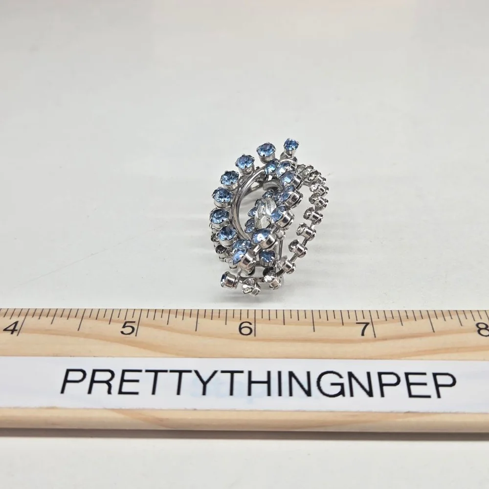 Vintage Brooch Women's Eye Shape Silver Blue Rhinestone Excellent Condition
